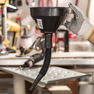 Funil Pl�stico Com Bico Flexivel Preto 160mm Vonder